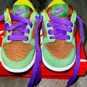 Toddler nike veneer dunks size 6c